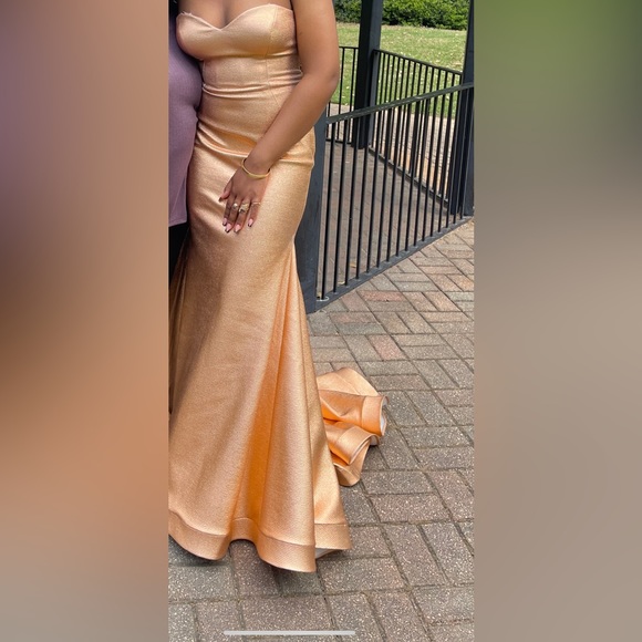 FORMAL/PROM DRESSES - Picture 4 of 7